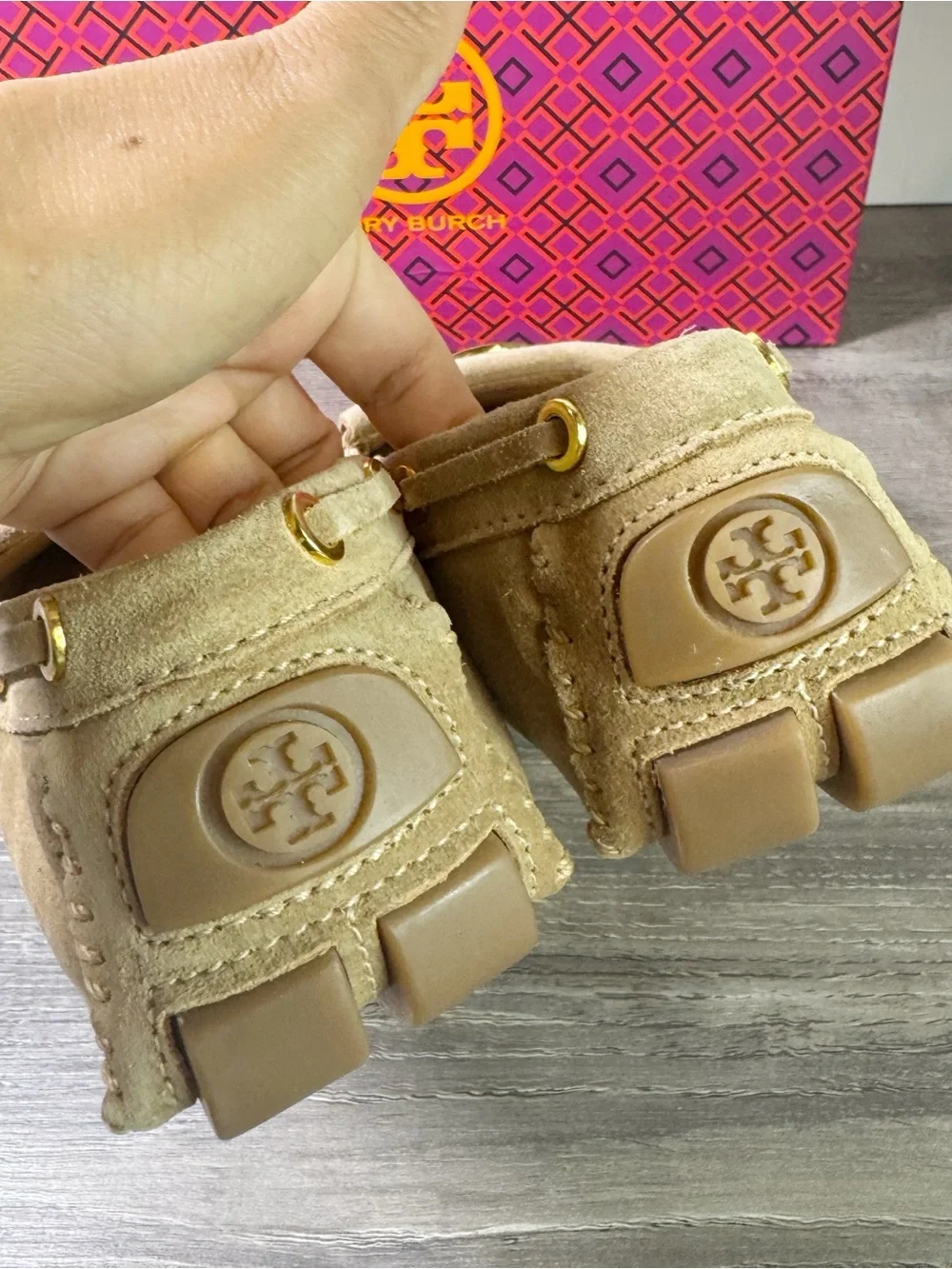 Tory Burch Alexandra Split Suede Fringe Moccasins with Gold Logo loafers sz8